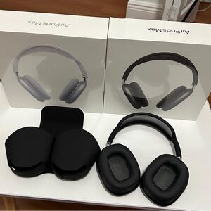 Apple AirPods Max in Sleek Gray